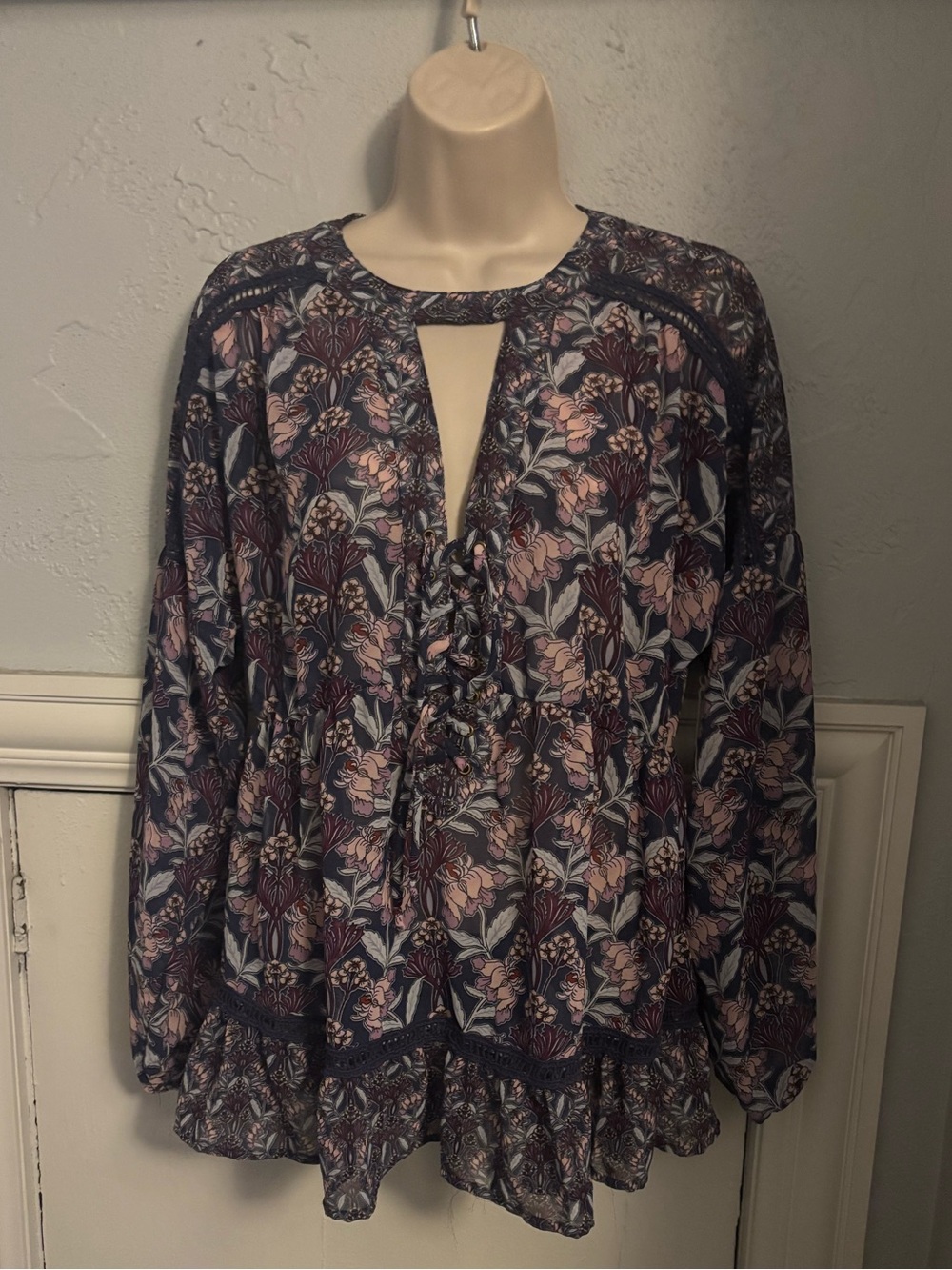Size medium NWT Skylar & Jade sheer long sleeved floral lace up boho top